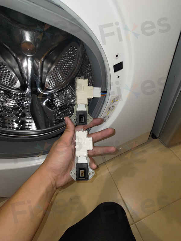 陪伴9年半的LG WFN系列洗衣機突發LE故障碼，師傅檢修發現雙重隱患 🔍