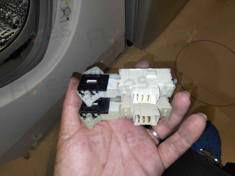陪伴9年半的LG WFN系列洗衣機突發LE故障碼，師傅檢修發現雙重隱患 🔍