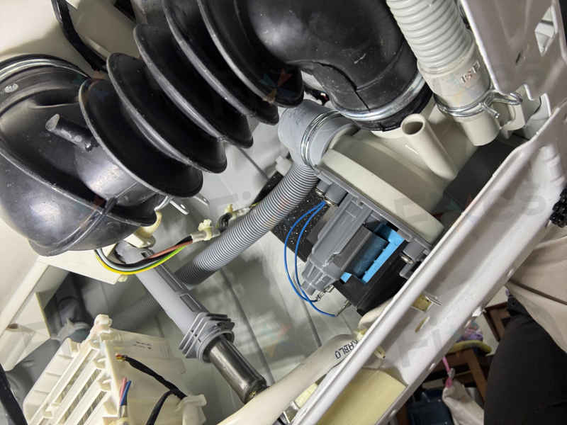 這部Panasonic NA系列前置式洗衣機U11故障，柔順劑殘留引發排水隱憂💧