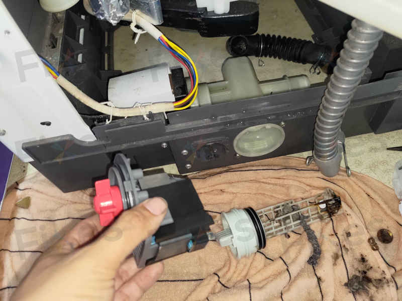 洗衣機U11閃爍、積水不退？這部Panasonic NAF系列洗衣機竟因硬幣作祟 🪙