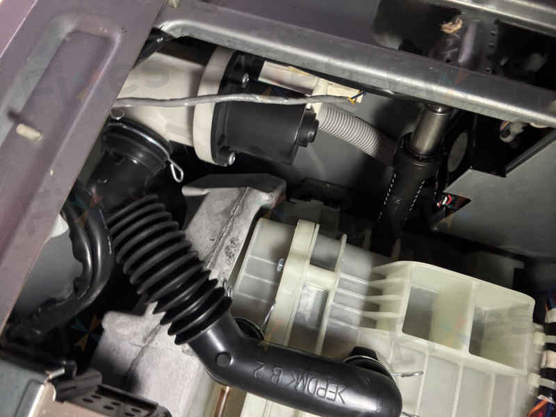 「打籃球」般的彈跳感暴露問題！這部Panasonic NA系列洗衣機避震器老化導致U13故障碼 🏀
