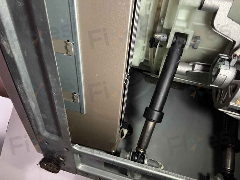 「打籃球」般的彈跳感暴露問題！這部Panasonic NA系列洗衣機避震器老化導致U13故障碼 🏀