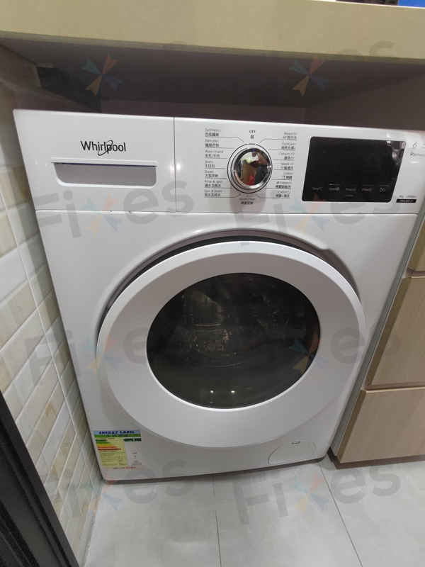 衣物堆滿家中，這部惠而浦FRAL系列洗衣機U4故障碼揭示門鎖掣失靈 🗝️