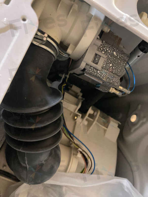 這部Philco PV系列洗衣機出現E03故障碼:排水泵堵塞竟因吸色紙所致 🤔