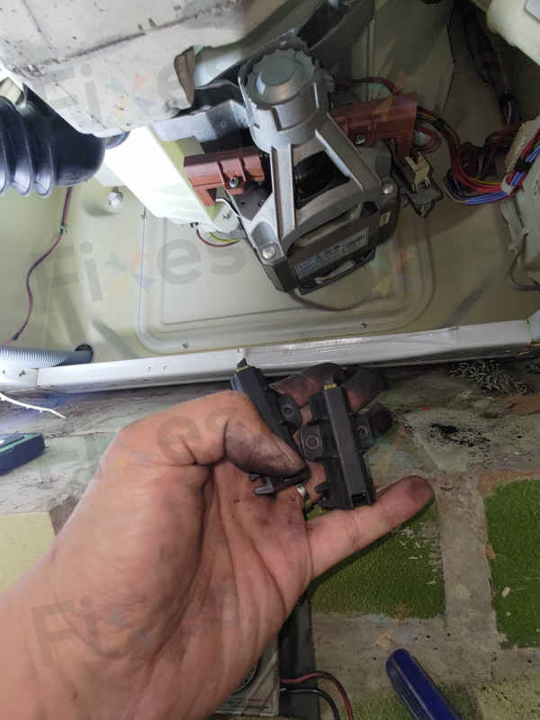 師傅上門檢查Philco PWD系列洗衣機:E7與E8故障碼背後的線索 🔍