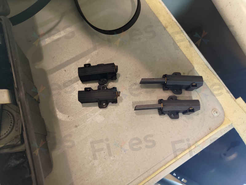 雜物環繞中現故障：Hitachi BDW系列洗衣機F25狀況，師傅現場檢修 🚀