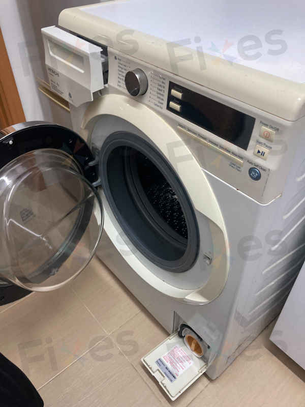 師傅上門檢查這部Hitachi BDW系列洗衣機 C02故障，迅速解決不排水問題 🚀