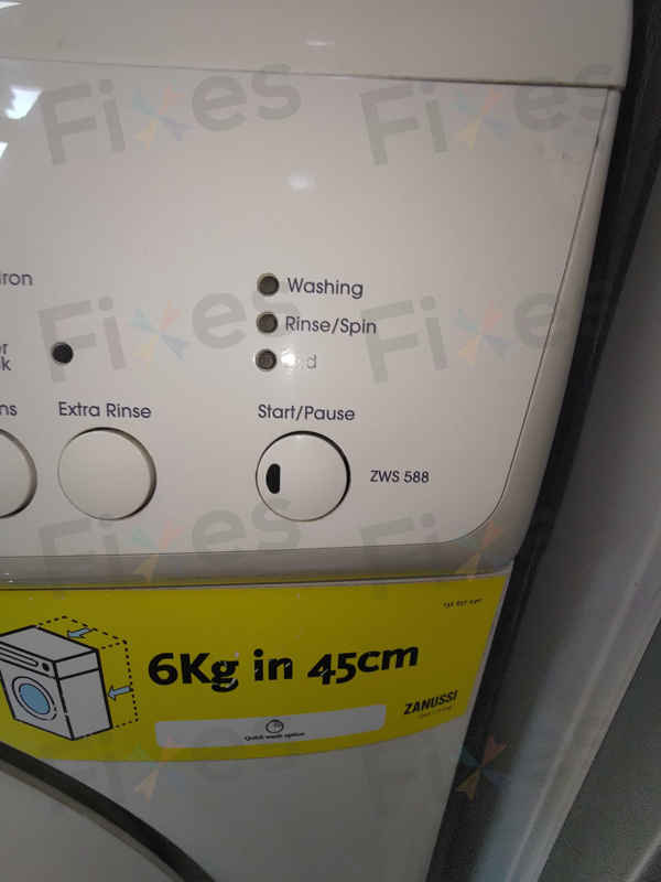 這部Zanussi ZWS系列洗衣機排水緩慢,主因金屬襟章與硬幣卡喉 🪙