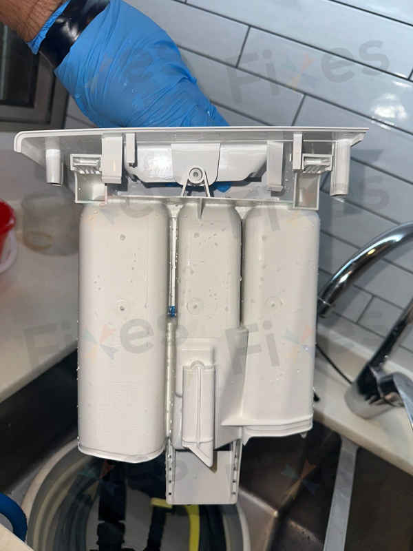 謝小姐在深井接手這部西門子前置式洗衣機，清洗專員揭露機內隱藏污垢 🧫