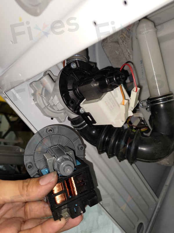 機內有水,出現故障碼E21💧Thomson湯笙牌前置式洗衣機 TMFW1420