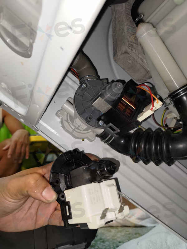 機內有水,出現故障碼E21💧Thomson湯笙牌前置式洗衣機 TMFW1420