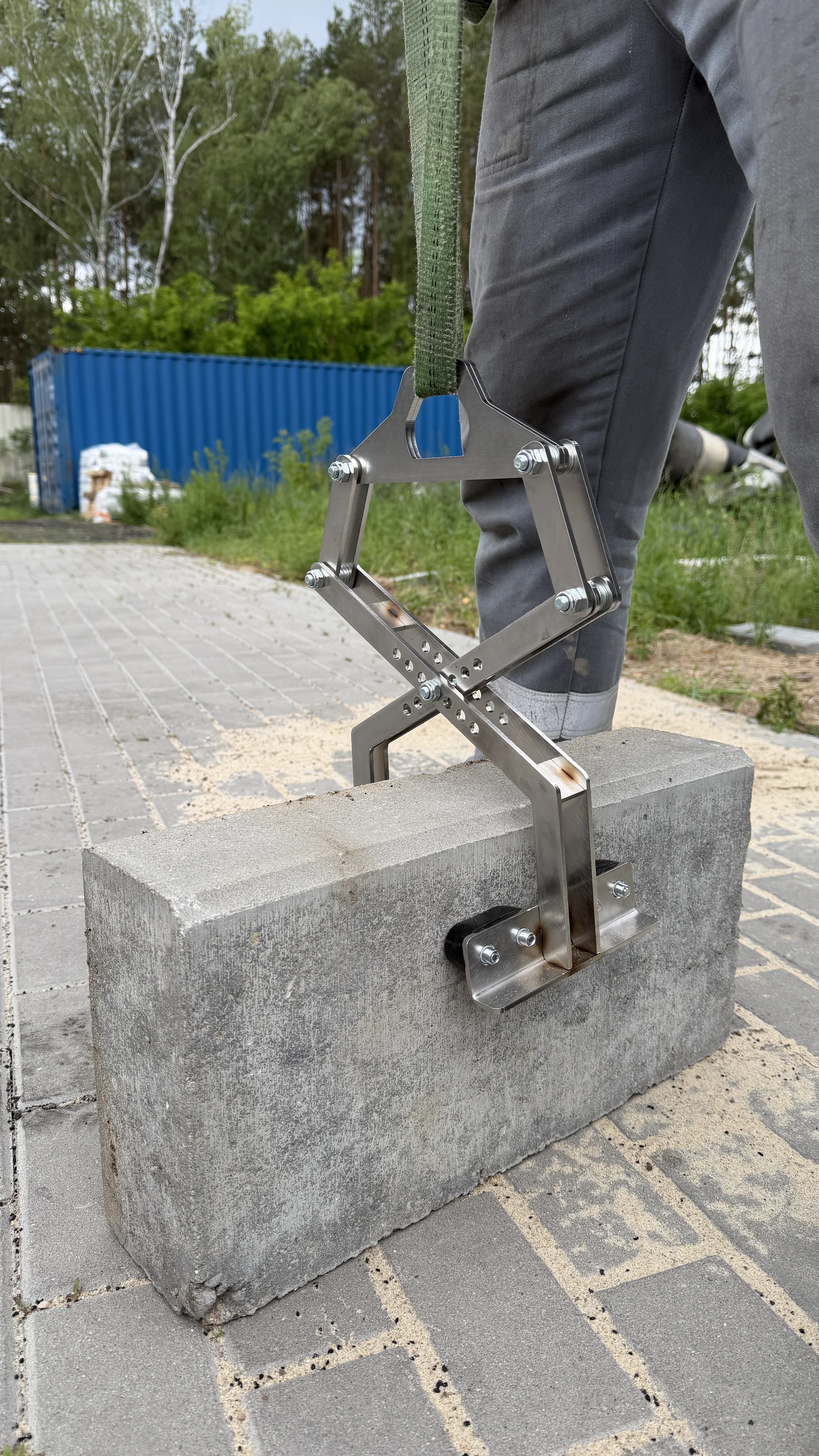 GRIX PRO
Professionell grip för tunga kantstenar, palissader, prefabricerade element och stödmurar 6