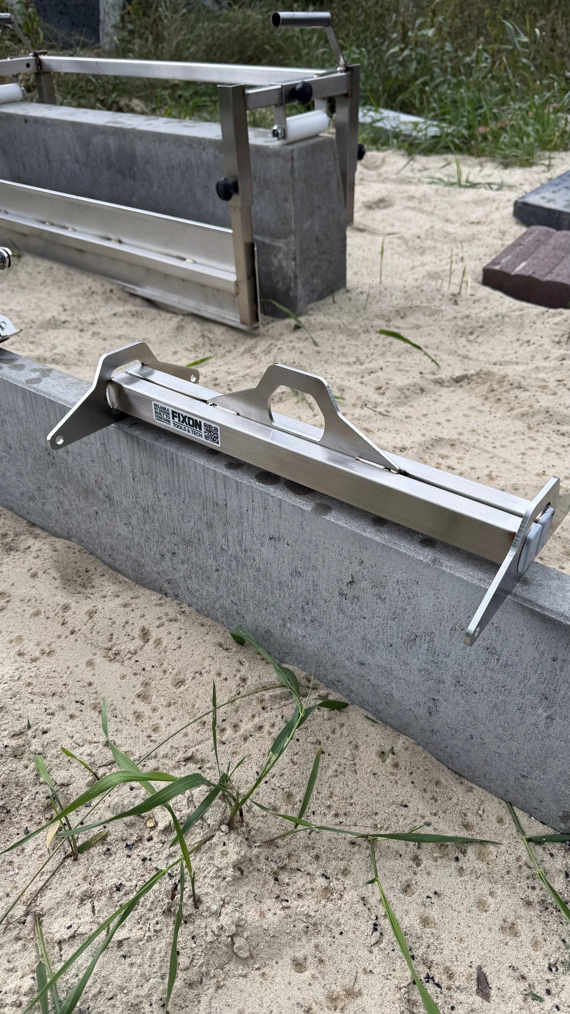 GRIX SYSTEM ADAPTER — connect two GRIX grippers and transport elements up to 3 meters long 5