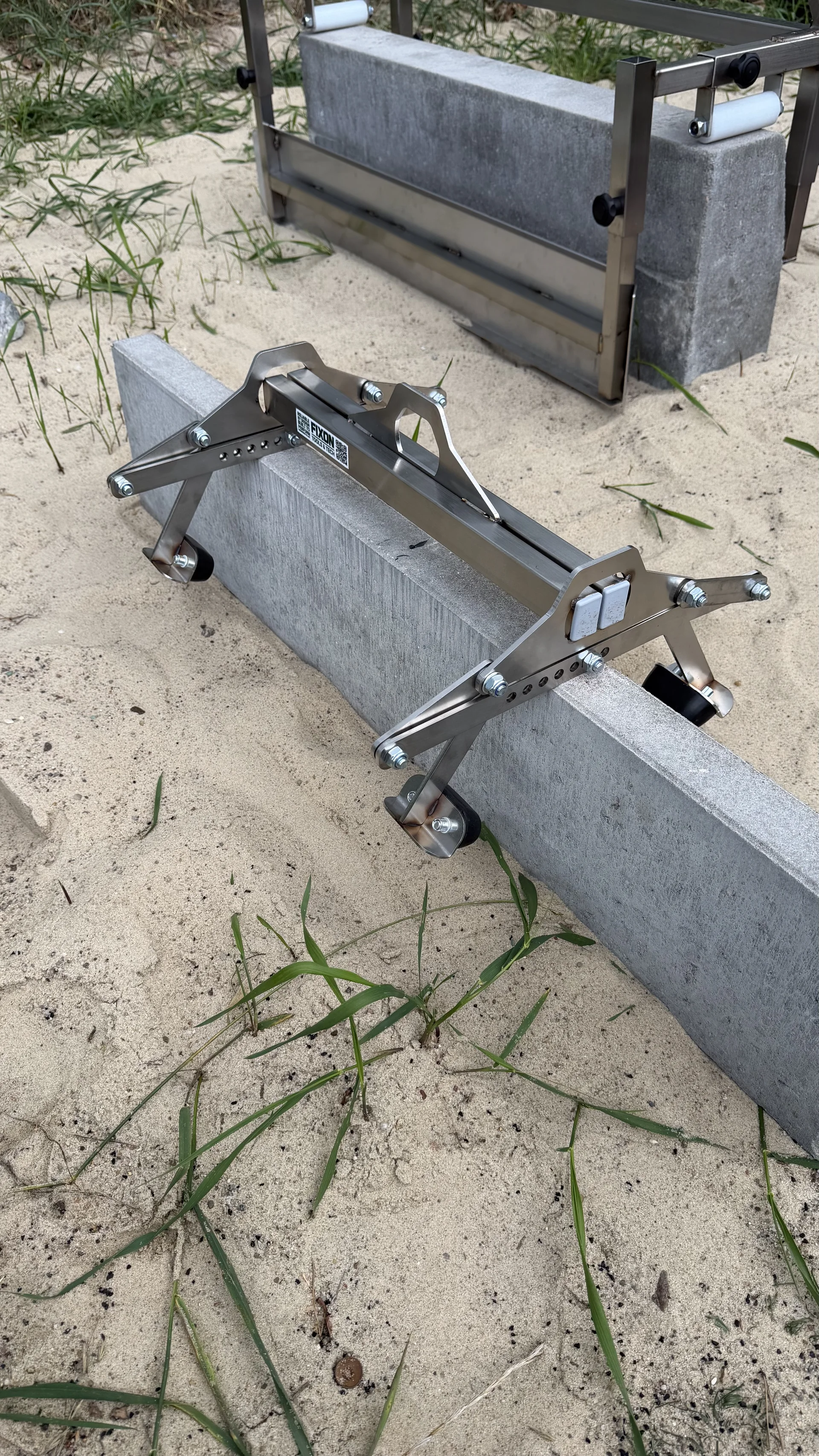 GRIX SYSTEM ADAPTER — connect two GRIX grippers and transport elements up to 3 meters long 3
