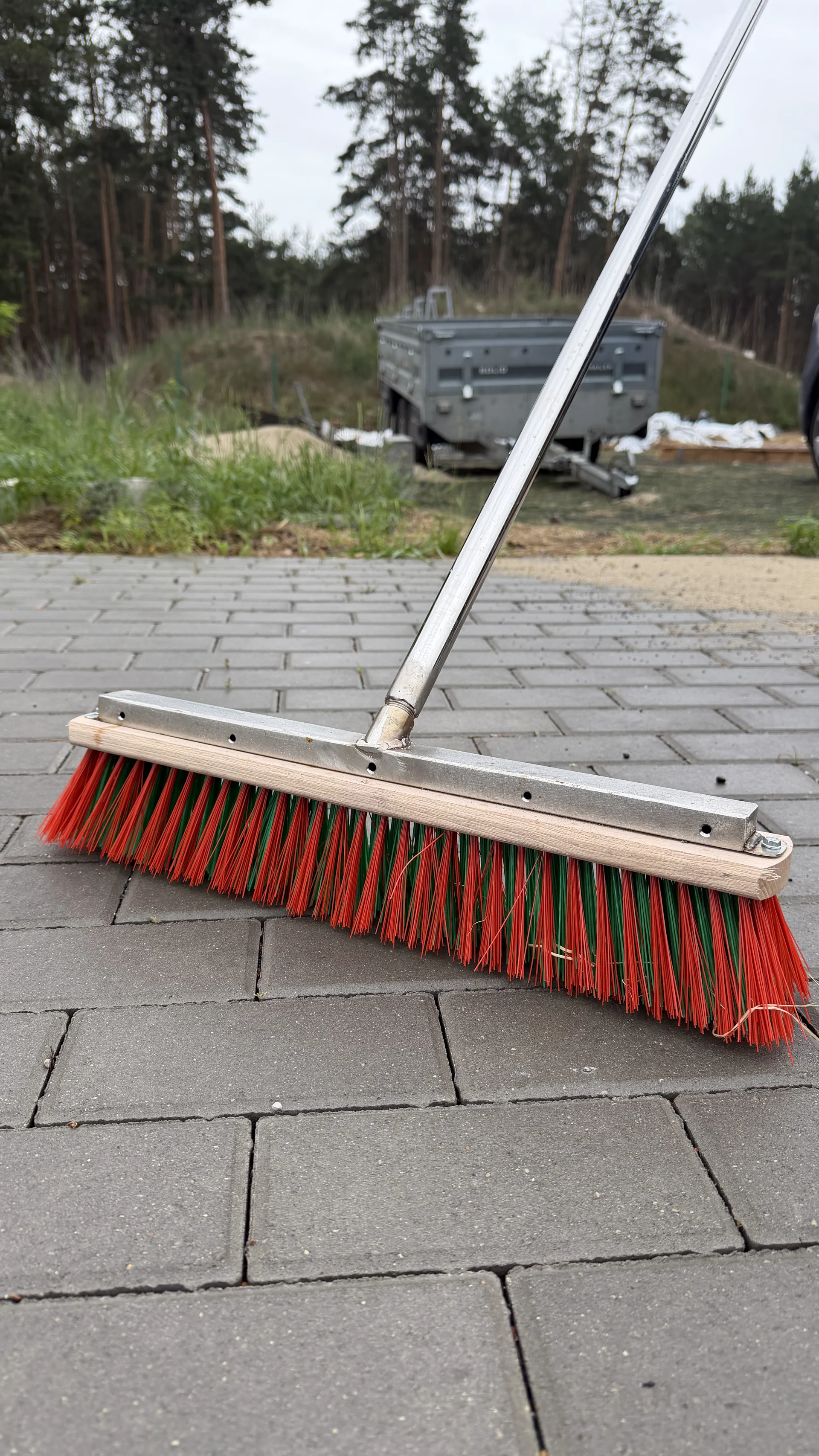 AquaFix
Professionell vattenborste för marksten 2