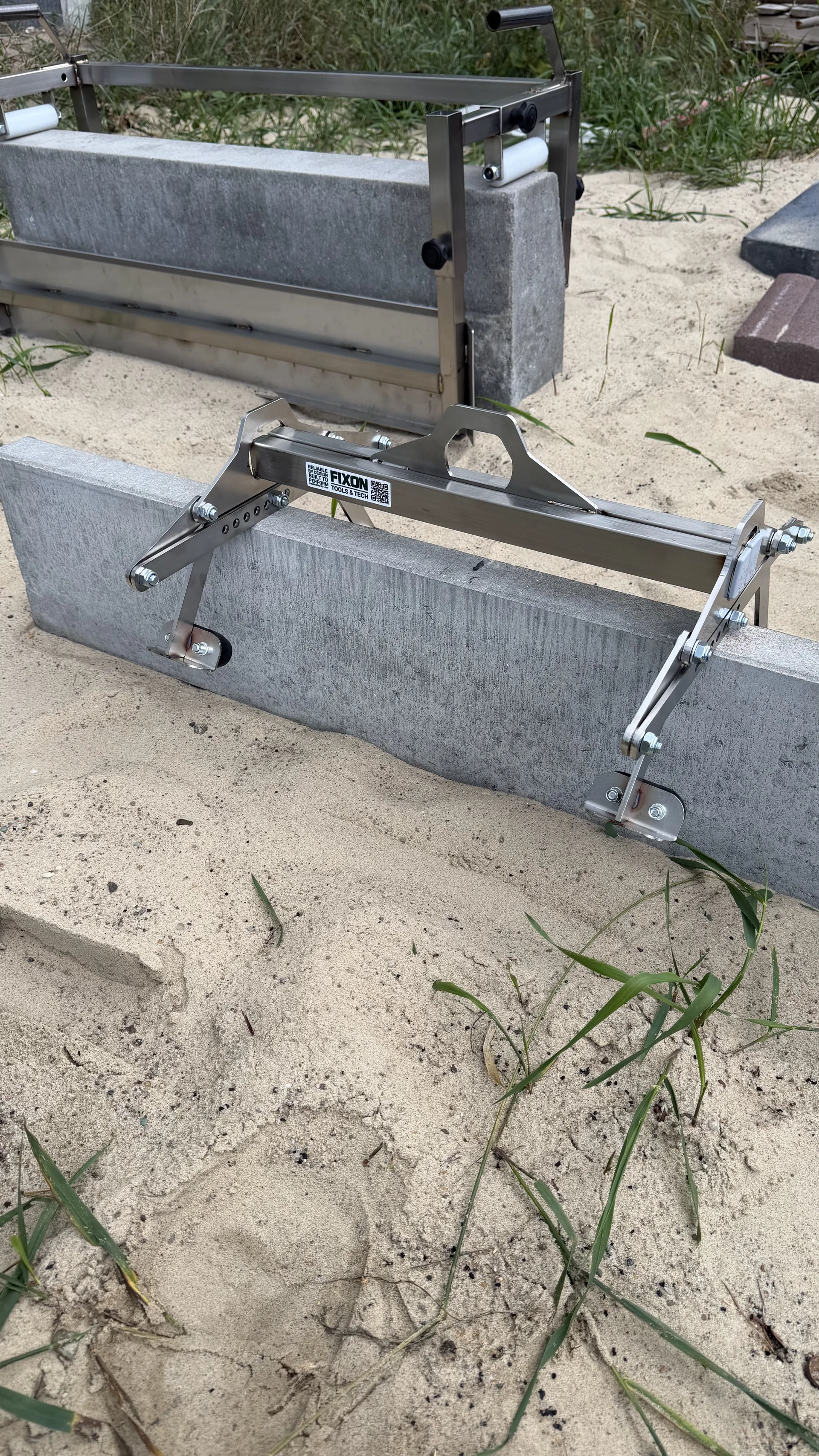 GRIX SYSTEM ADAPTER — connect two GRIX grippers and transport elements up to 3 meters long 4