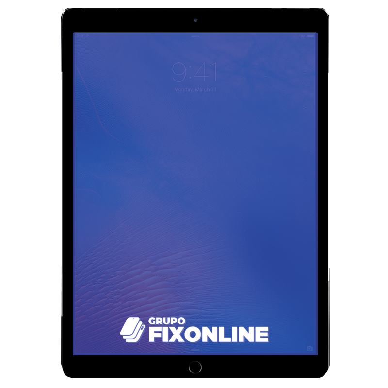 Troca de Vidro iPad Pro de 11 polegadas Apple (1ª geração). Modelos A1980 | A2013 | A1934 | A1979
A FixOnline é especialista em TROCA DE VIDRO. Mas, você sabe diferenciar a TROCA DE VIDRO da TROCA DE TELA? A Fix te explica! :) A troca de vidro do iPad Pro de 11 polegadas Apple consiste em removermos apenas a camada de vidro que fica acima do LCD. O LCD é o responsável por fornecer a imagem, cores e toque (touch). Portanto, o vidro tem função apenas estética e de proteção do LCD. Sendo assim, para que possamos trocar apenas o vidro, é importante que a tela esteja totalmente operacional, acendendo, com touch respondendo e sem manchas. Exceções: Pequenas manchas que não interferem na utilização permitem que o processo seja realizado. Já os casos de TROCA DE TELA DO iPad Pro de 11 polegadas Apple ocorrem quando o LCD (imagem ou touch) foram afetados, causando grandes manchas ou impossibilidade de funcionamento do toque. Agora que você já sabe a diferença entre TROCA DE VIDRO do iPad Pro de 11 polegadas Apple e TROCA DE TELA, confira os benefícios de realizar o serviço com a FixOnline.