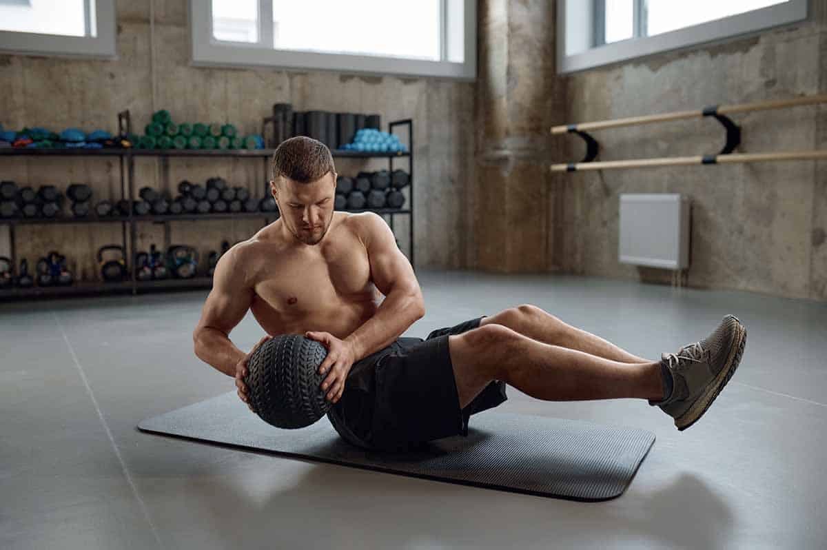 Man doing Russian Twist workout to get a v taper body