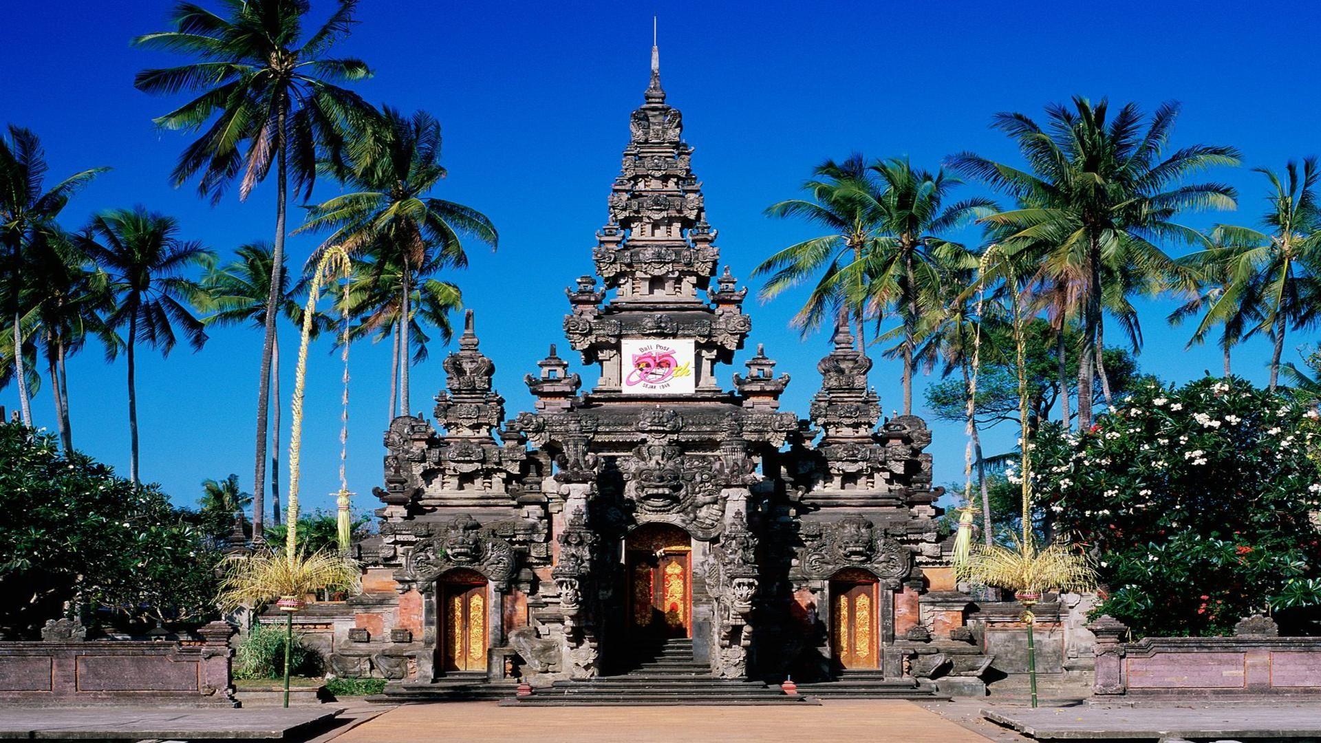 Art Lovers, Explore Traditional Heritage at Bali Art Center!