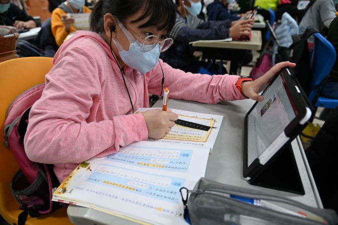 線上學習示範學校 龍埔國小 面對停課危機 我們準備了6年 翻轉教育