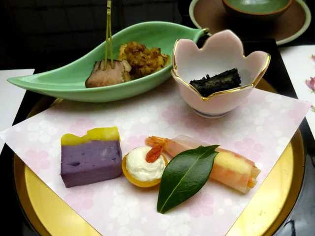 山茶 金魚葉