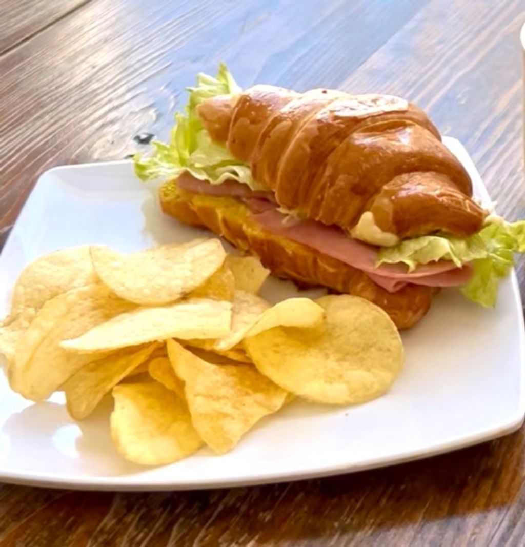 Croissant de jamón y queso