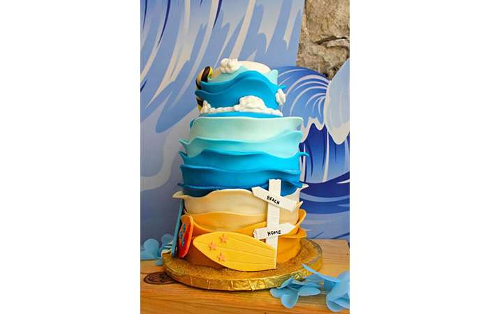 Surfing Cake 8 karaspartyideas.com