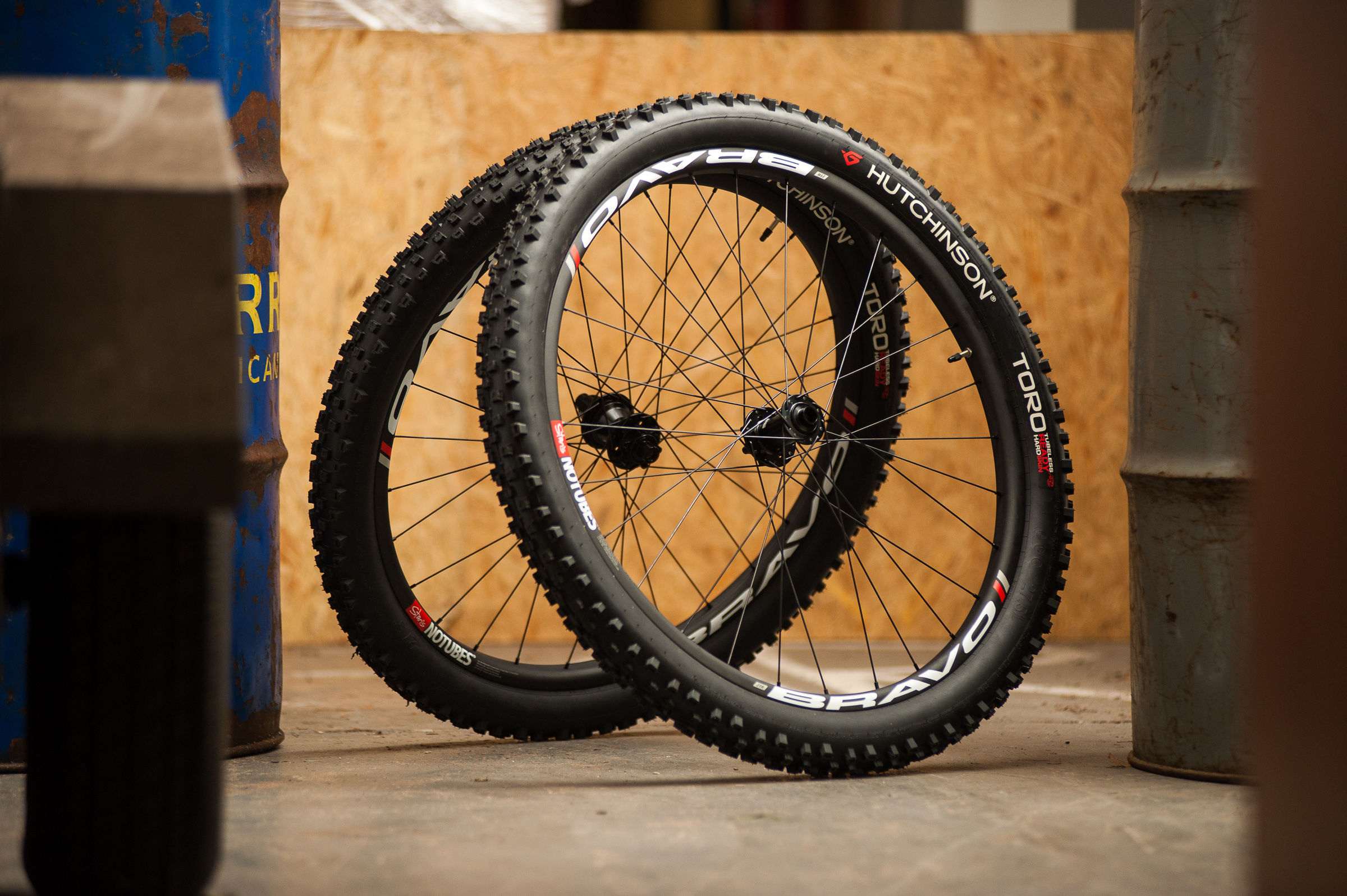 Stan's No Tubes Bravo carbon wheels - Dirt