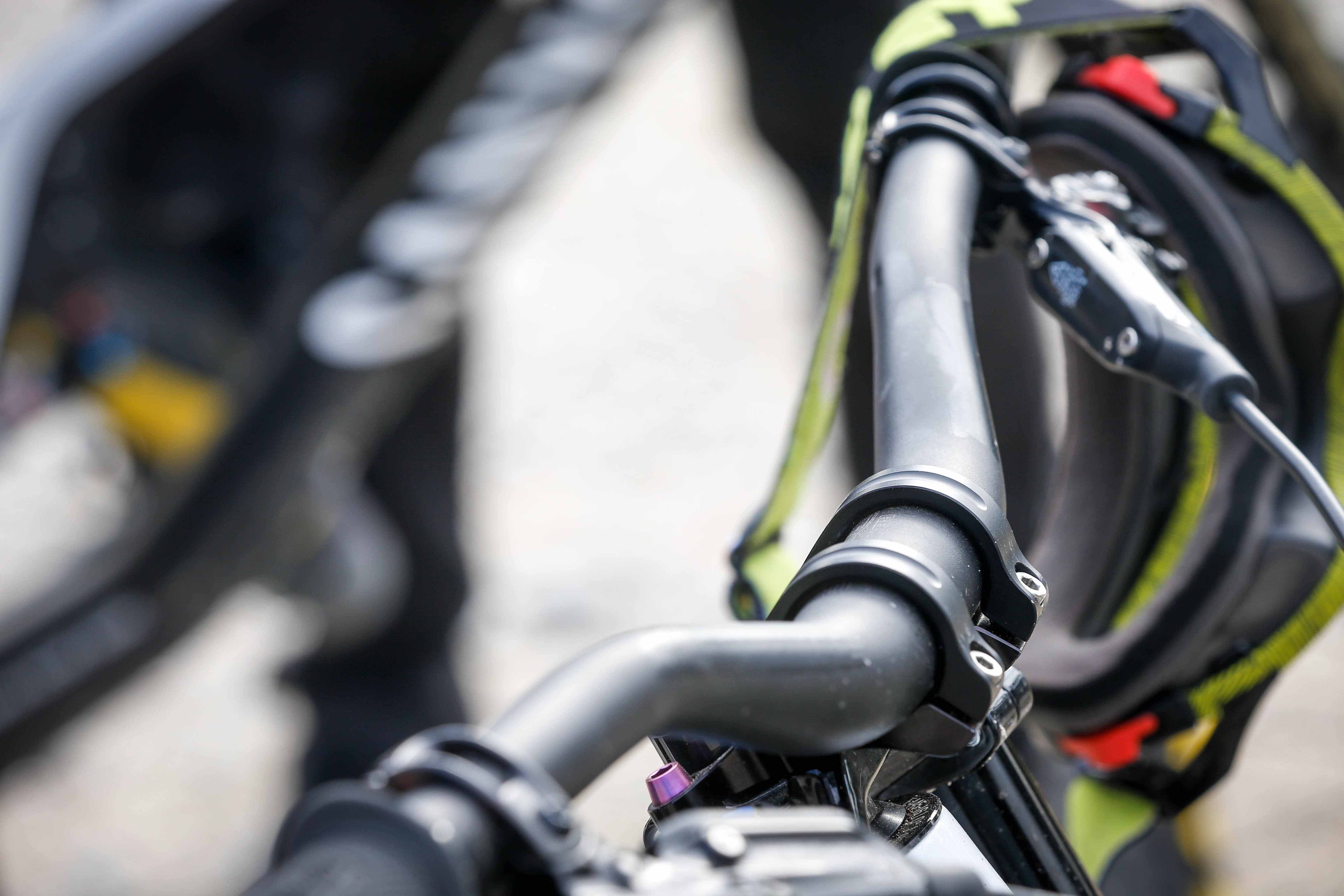 Hope Carbon Handlebar review - MBR