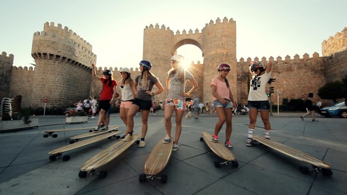 PHOTO: LONGBOARD GIRLS CREW