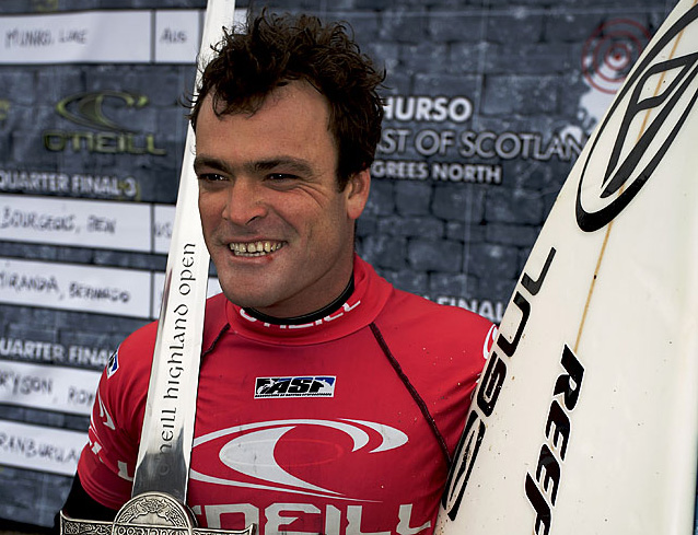 Russell Winter with his ornamental sword back at the 2006 O'Neill Highland Open. Photo: ASP Europe/O’Neill Europe