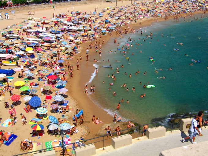 Typical_Crowded_Beach