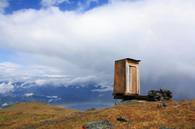 Poo-With-A-View-Toilet-Crazy-Cliff-Edge