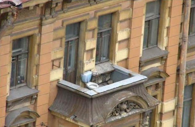 Toilet-Balcony-Strange-Weird