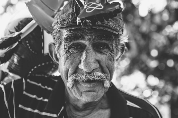 This elderly balloon seller reminded us of the old man from 'Up'. 