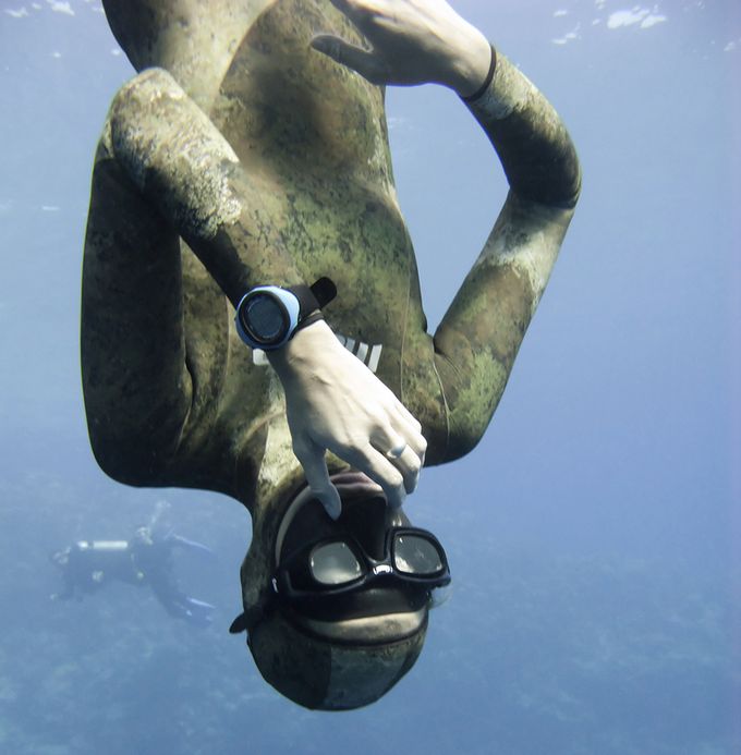 Freedivers equalize pressure while moving down