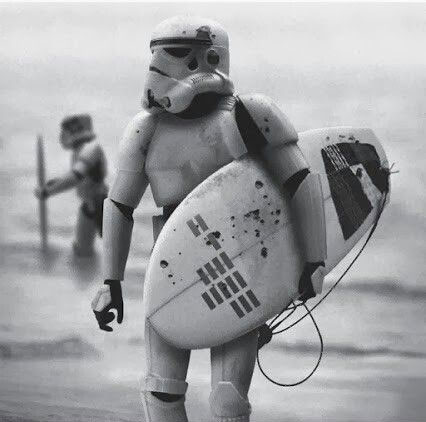 Storm Trooper Surfing - Photo: mural.mulhercervejafutebol.com