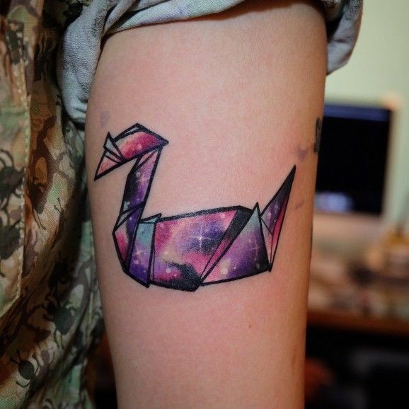 40 schöne Origami Tattoo Designs (im Trend) - Tattoo ideen | Origami tattoo,  Bird tattoo wrist, Paper crane tattoo