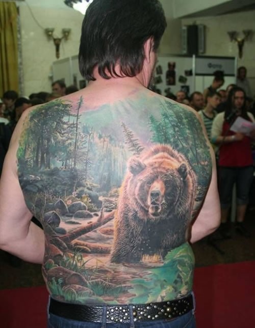 forest-bear-scene-tattoo-on-whole-back tattooshunter