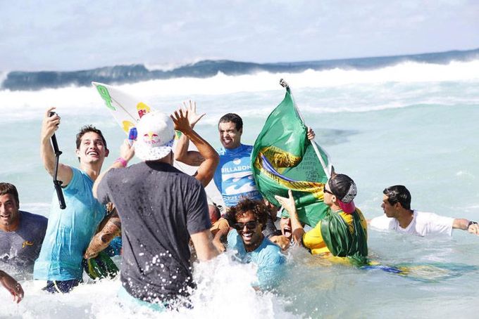 Adriano De Souza WSL World Champion Surfing 2015 Pipemasters Kirstin Scholtz 2