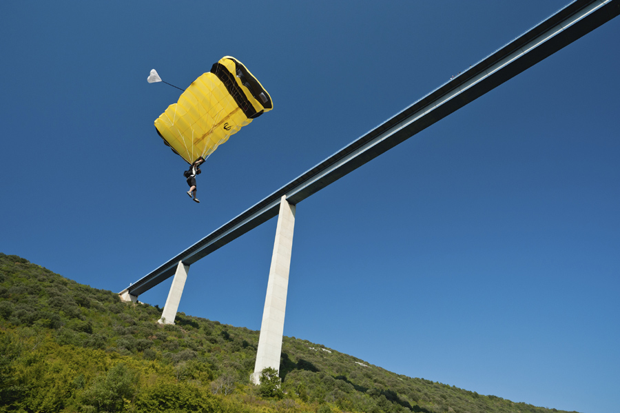 BASE Jumping from a span, better known as a bridge - Photo: iStock