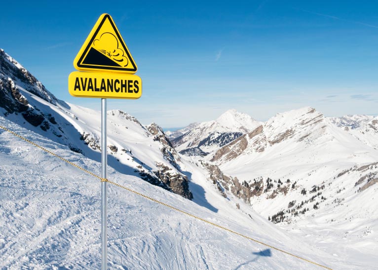 Avalanche-Mountain-Snowboarding-Safety-Off-Piste.