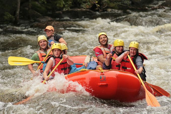 White eater rafting on the Hudson River, New York - White water rafting in the USA