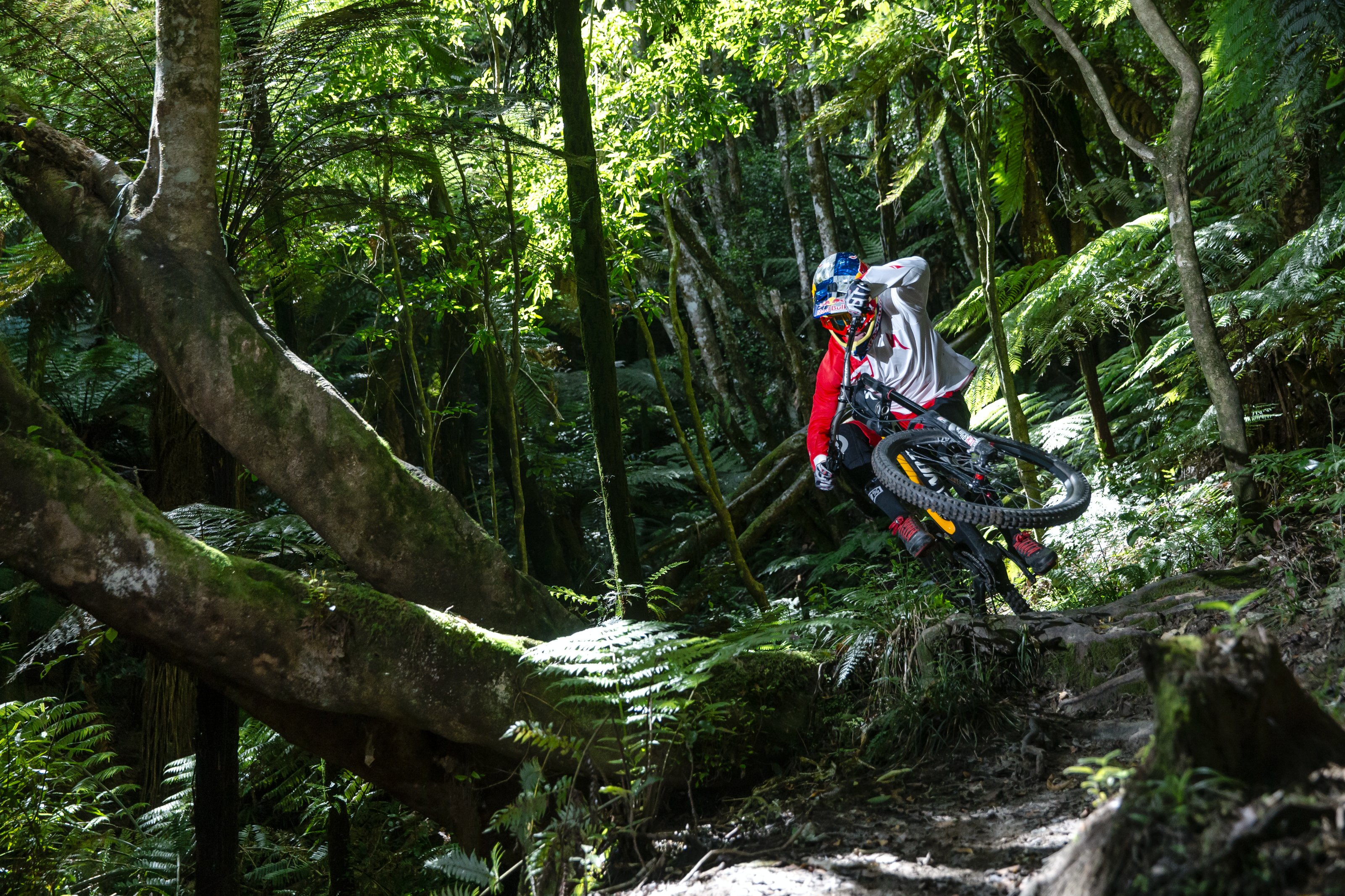 loic bruni crankworx rotorua lourdes downhill world cup preview