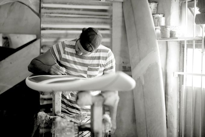 Choosing a surfboard made from sustainable materials can greatly reduce a surfer's carbon footprint