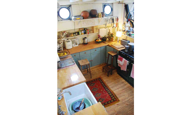 House Canal Narrow Boat Interior Apolloduck via. Pinterest 6