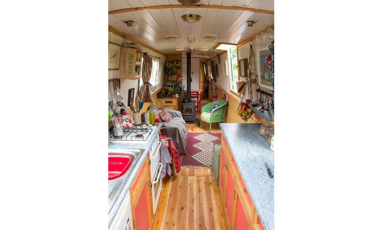 House Canal Narrow Boat Interior Apolloduck via. Pinterest 7