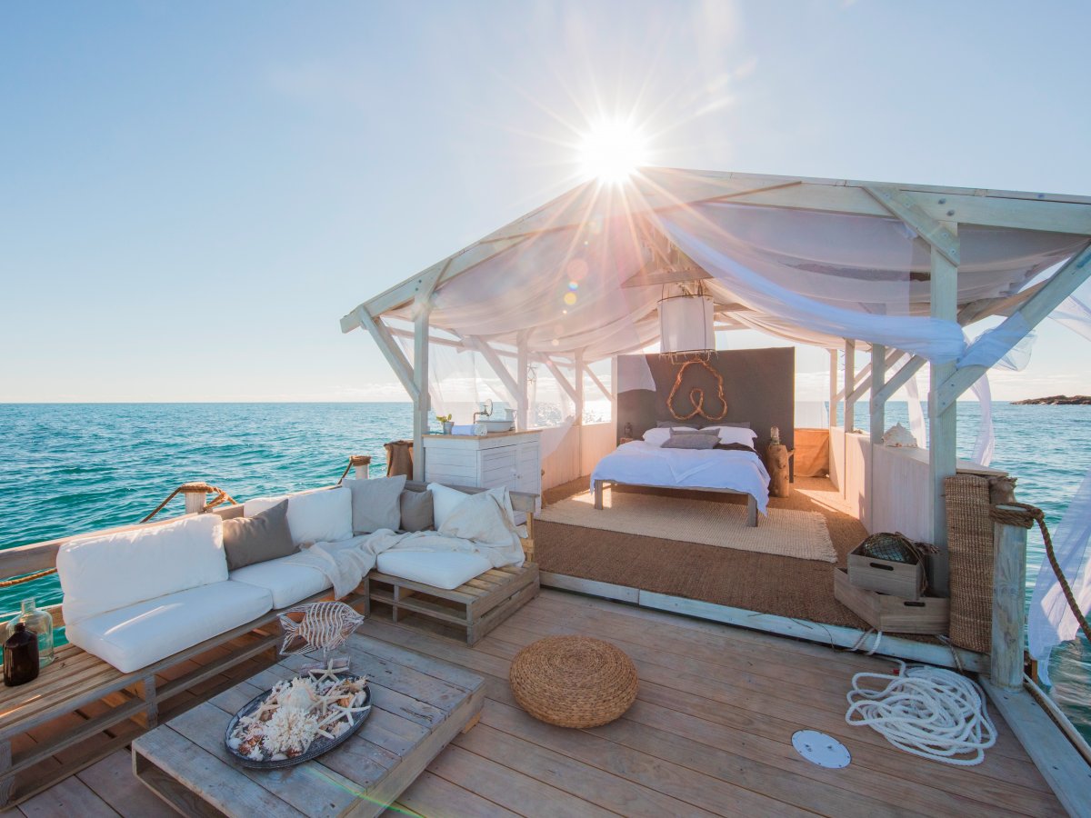 Airbnb Great Barrier Reef Australia Home Floating 6