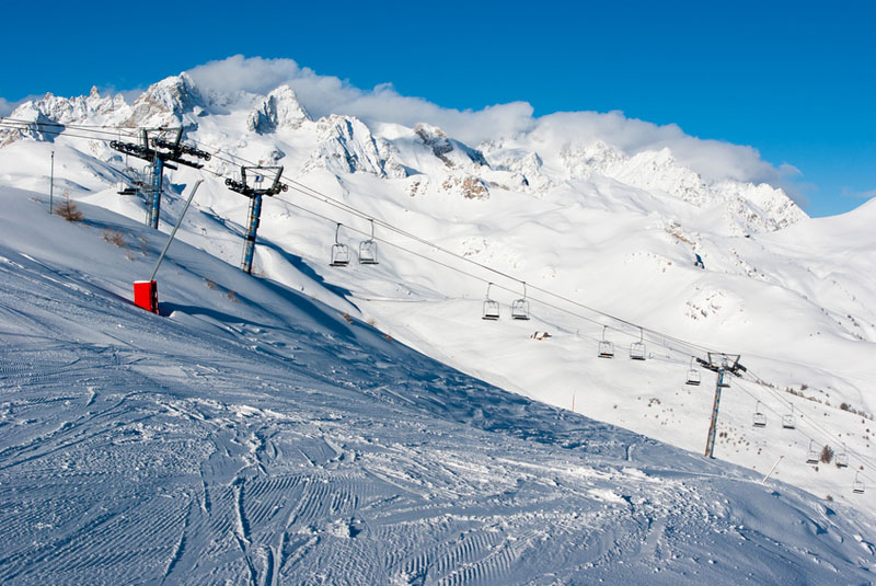 Best-Snowboarding-Resorts-Skiing-Beginners-Europe-Serre-Chevalier-France.jpg