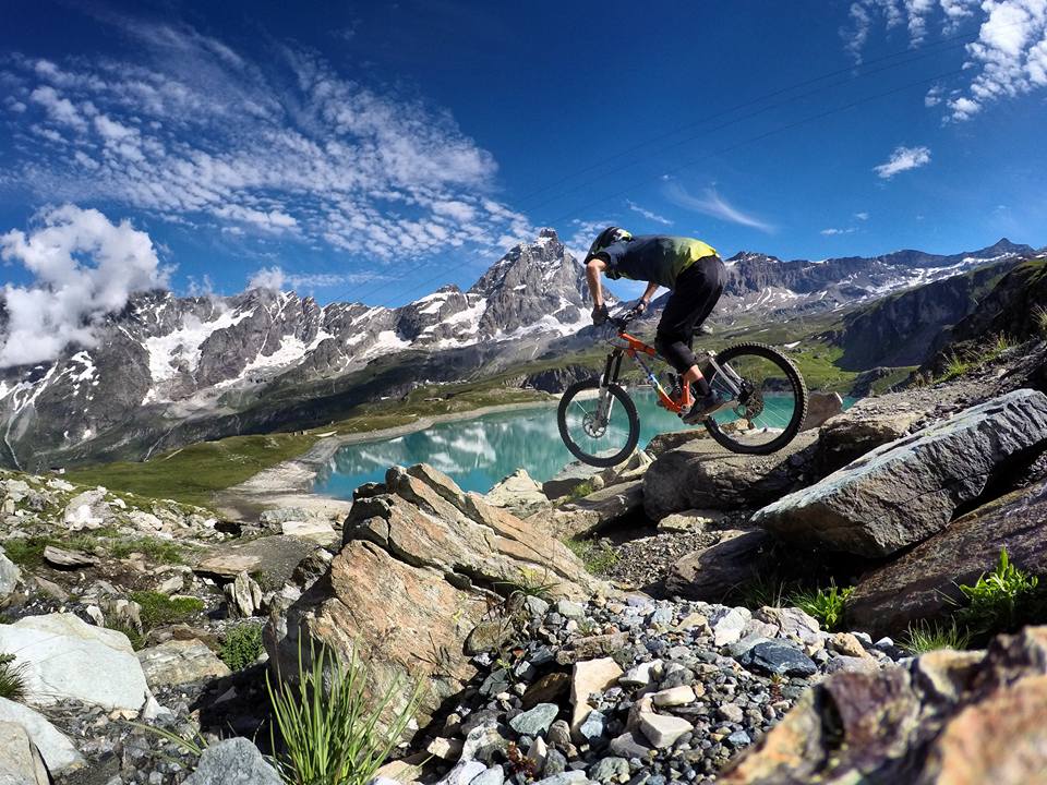 cervino matterhorn breuil-cervino mountain biking glacier maxiavalanche